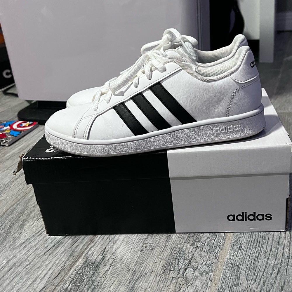 Adidas Sneakers